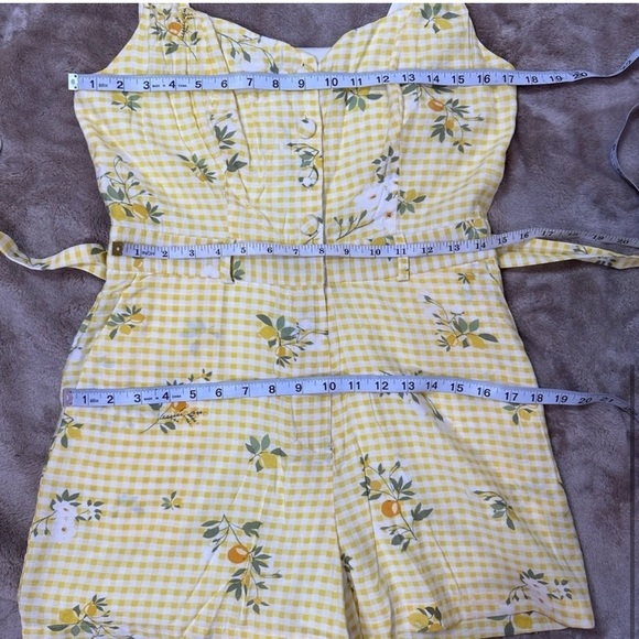 BCBGeneration Sweetheart Neckline Belt Pocket Relaxed Leg Floral Romper - Picture 7 of 10